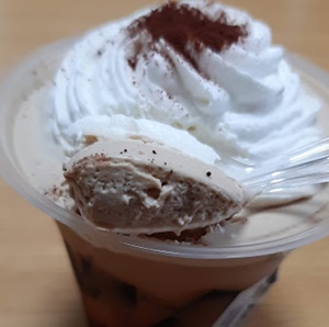 ファミマのクリームたっぷりコーヒーゼリーが美味しい！味は甘いの？