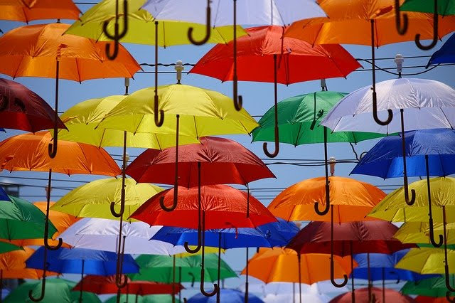 コンビニで雨の日に嬉しい商品・グッズ！雨合羽や雨傘以外にも？207
